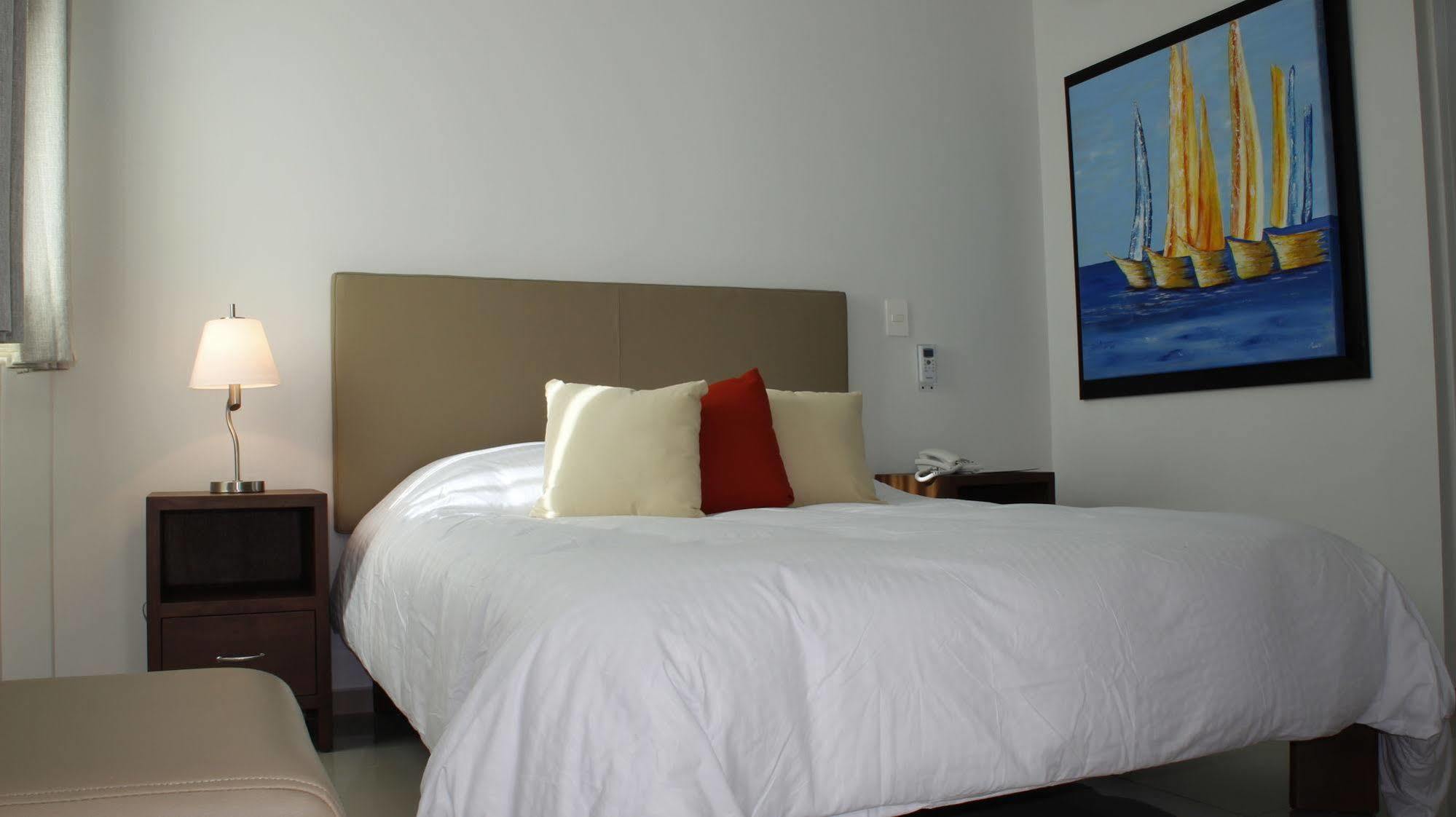 Suites Chapultepec Гвадалахара Экстерьер фото